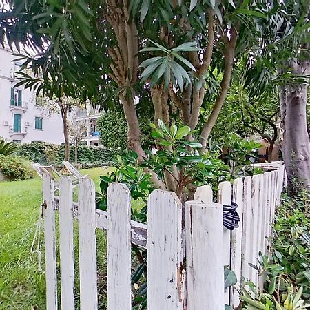ナポリ Il Giardino Di Vico Neve Bed & Breakfast エクステリア 写真