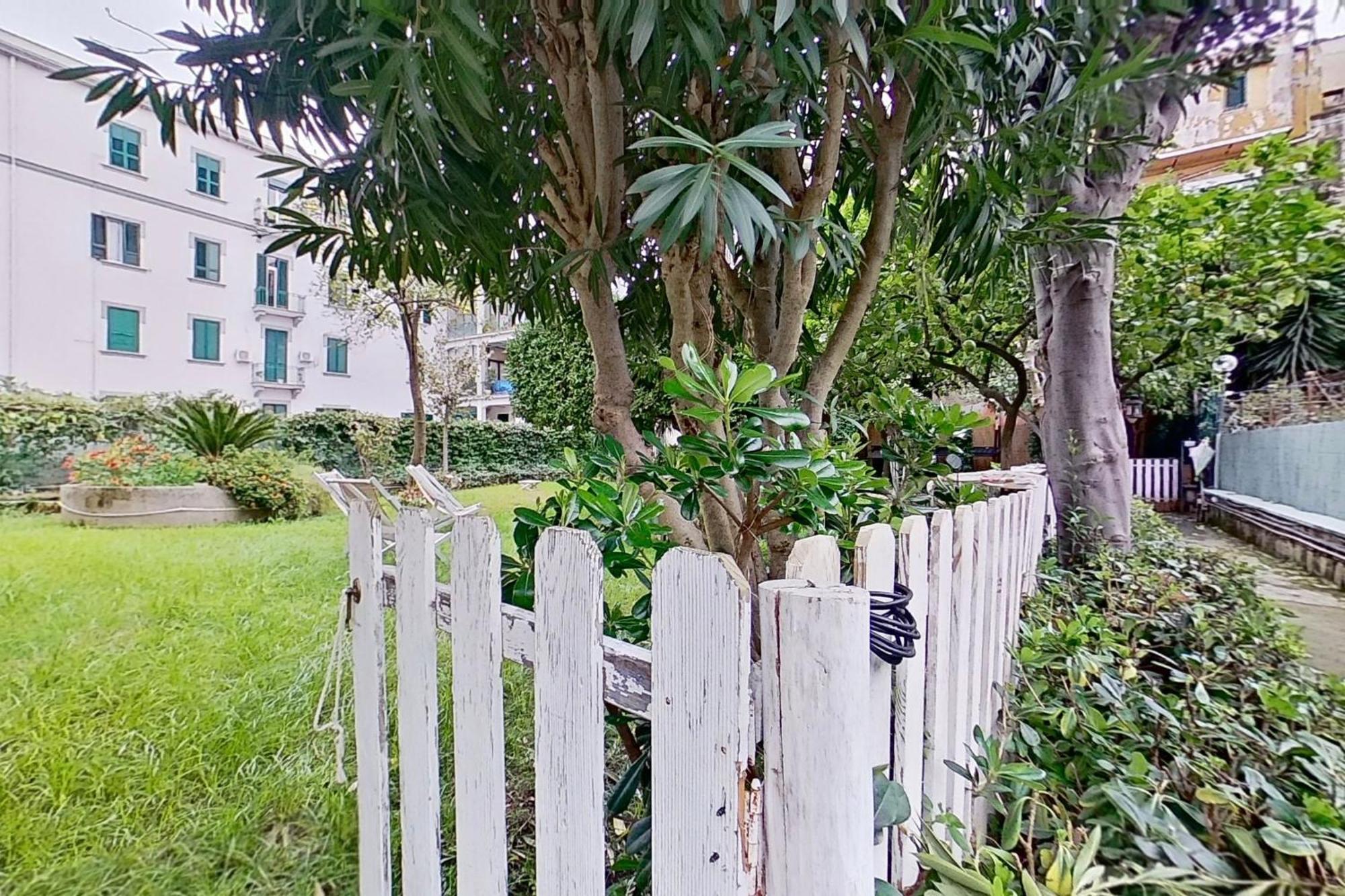 ナポリ Il Giardino Di Vico Neve Bed & Breakfast エクステリア 写真
